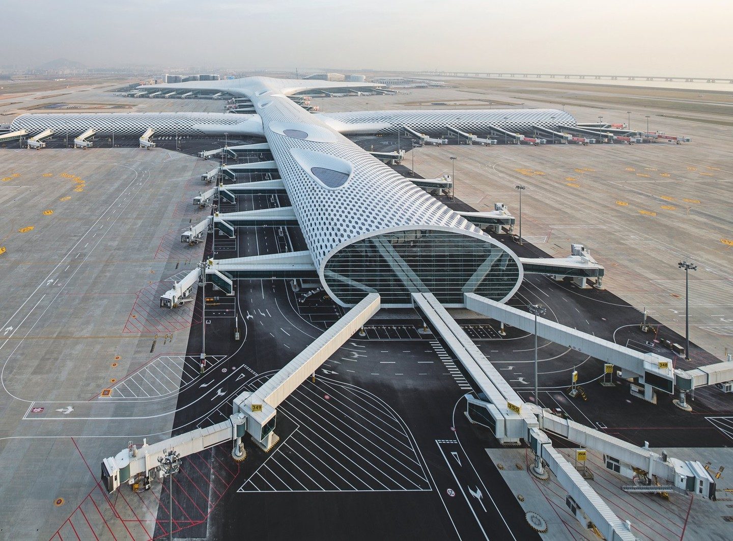 Самые красивые аэропорты мира: Мадрид-Барахас, Баоань, Веллингтон