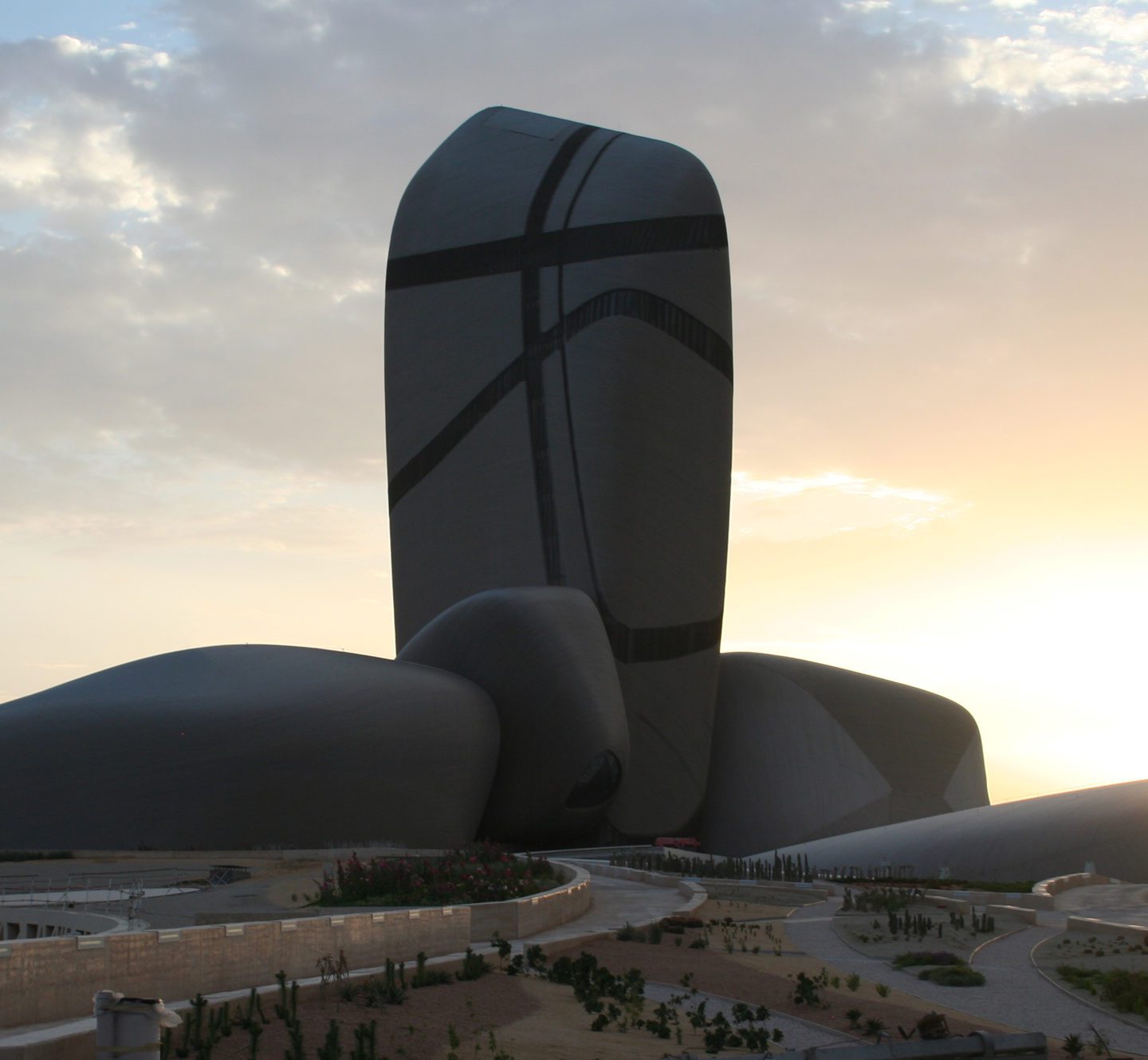 Архітектурне диво, яке будували 9 років, відкрилося в Саудівській Аравії!