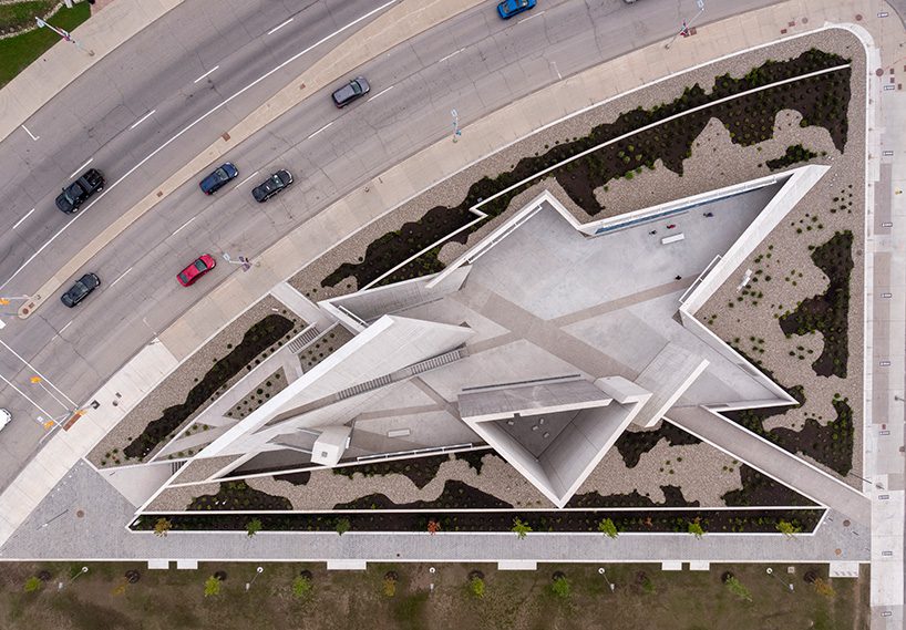 Геометричне диво: національний монумент Голокосту в Канаді