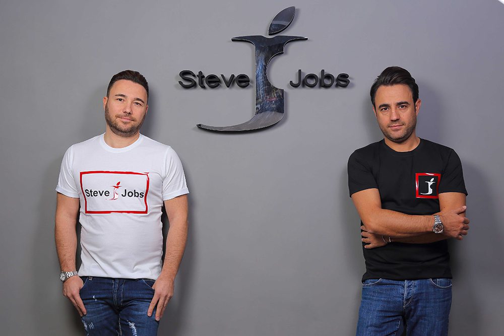 Комедія про айдентику: як італійський бренд одягу Steve Jobs виграв суд … у Apple!
