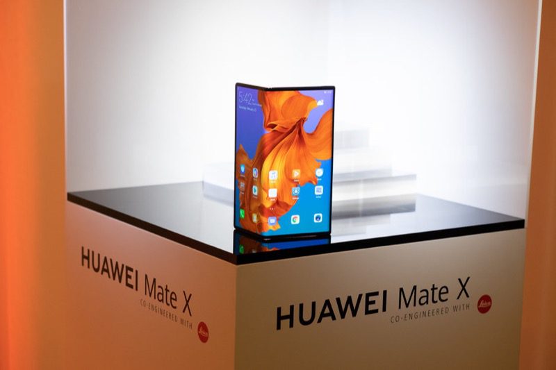 Шалені гнучкі смартфони: свого флагмана показали Huawei – ціна $2600 (ФОТО)